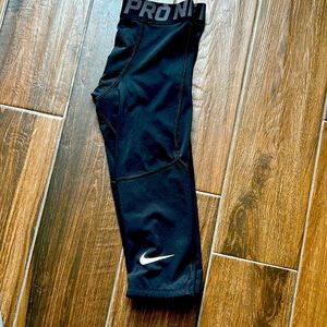 Nike boy cropped Leggins. Size medium. Black.